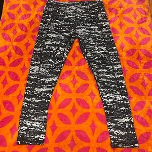 Women’s Pro Player Leggings black and White Size Large